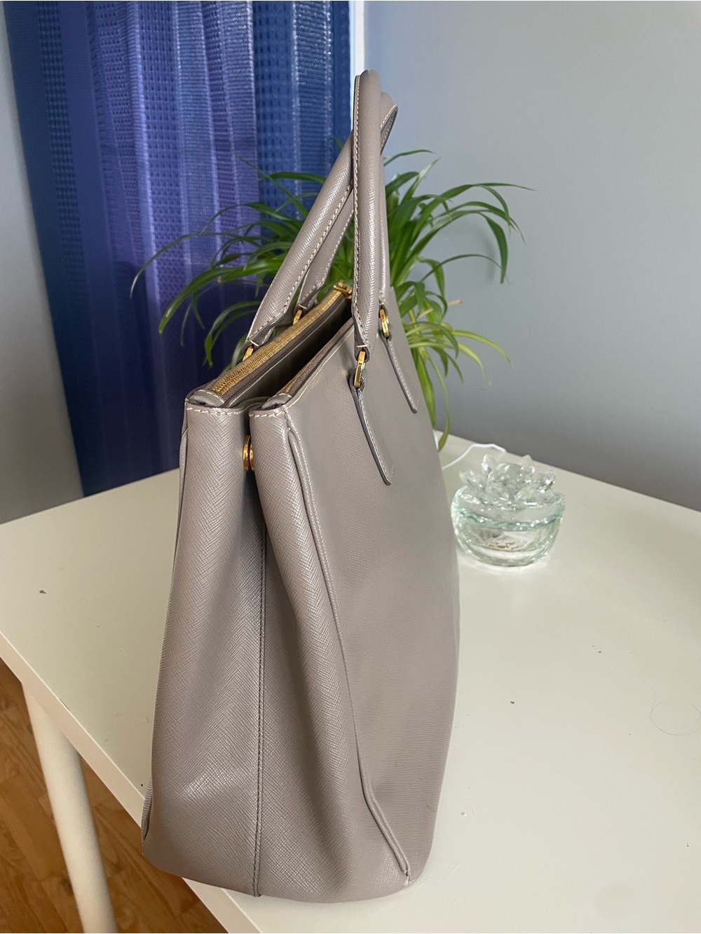 Authentic Prada Galleria Saffiano Leather Tote in grey gold hardware - Picture 6 of 8
